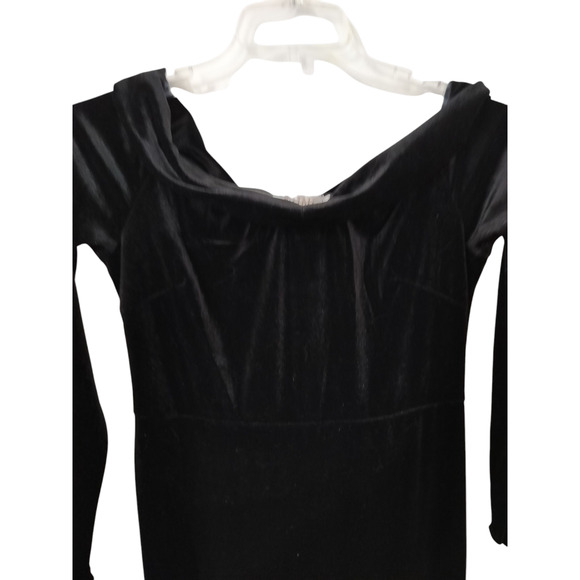 3431) Giking Black Velvet Off shoulder Goth Maxi Dress Size Medium - Picture 2 of 8